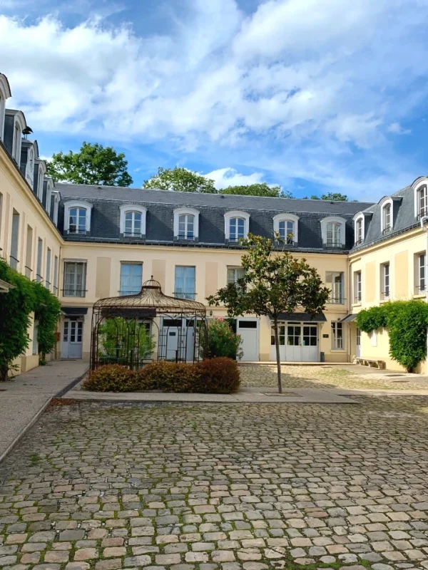 Cour de la Maison du Val, Les Maisons de Campagne